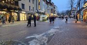 Zakopane: O zimie na Krupówkach można zapomnieć. Wywieziono cały śnieg