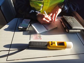 Łomża: Na widok radiowozu uciekł w pole, ledwo wytoczył się z auta