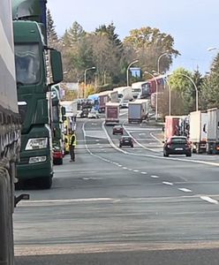 Polscy kierowcy mają dość. O blokadach na przejściu z Ukrainą głośno za granicą