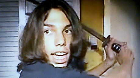 Nastolatek broni swej PS3 jak... ninja 1