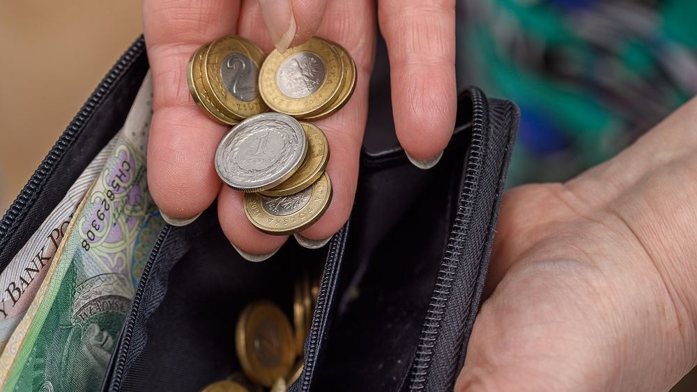 ZUS wypłaci pieniądze co miesiąc. Nie ma ograniczeń wiekowych i dochodowych