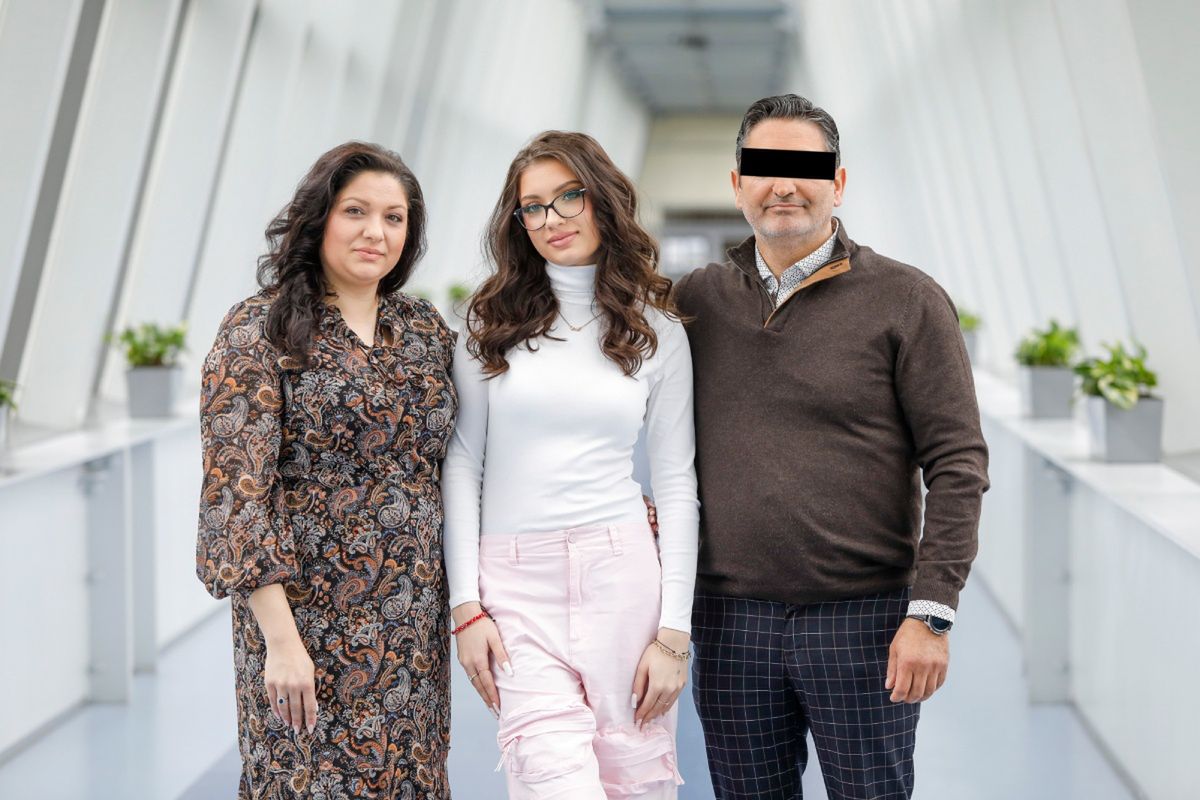 Viki Gabor z rodzicami