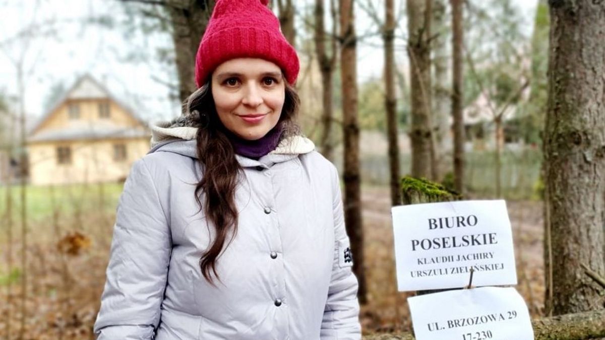 Klaudia Jachira oraz posłanka Zielonych Urszula Zielińska otwierają filię biura poselskiego w Białowieży. 