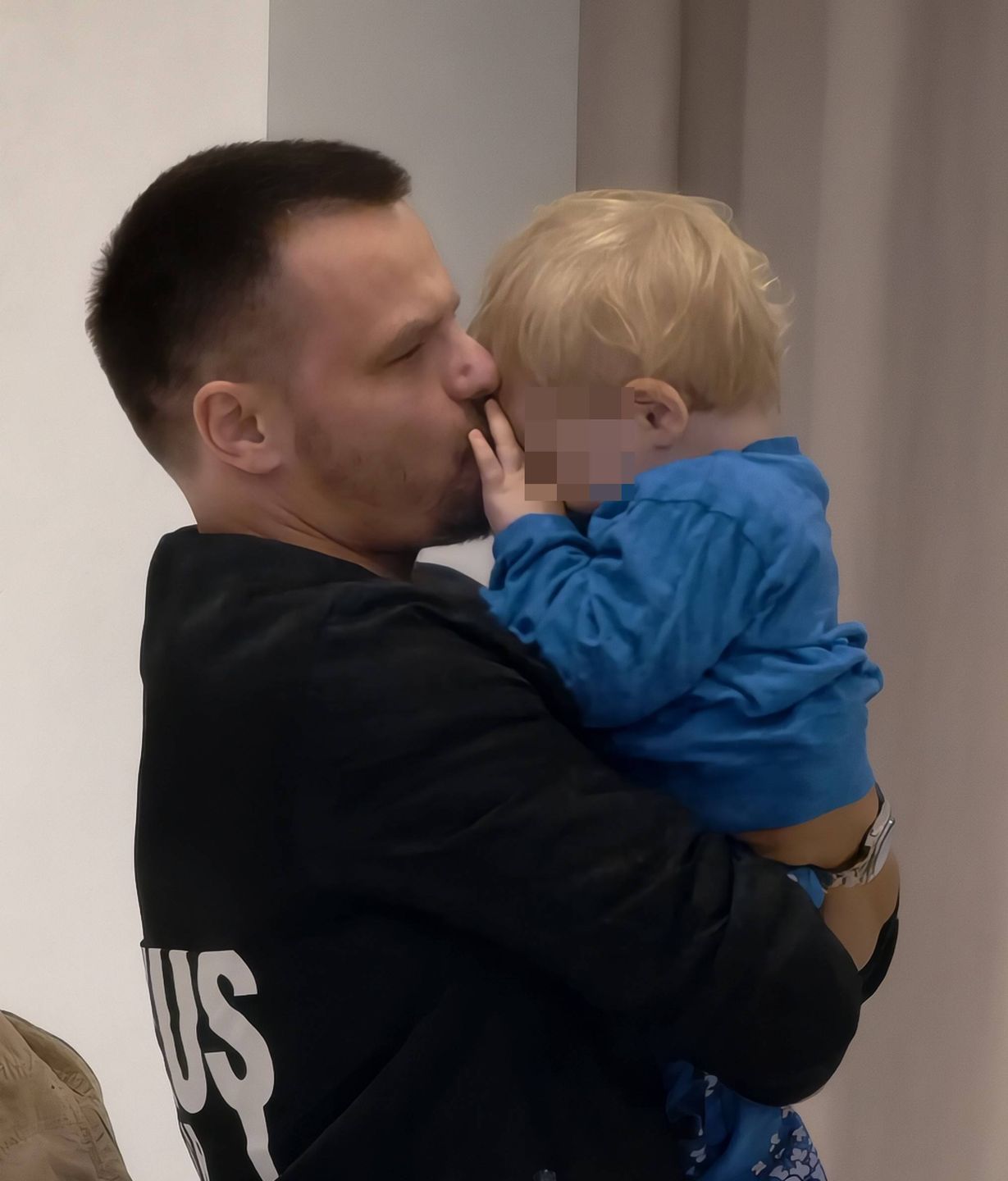 Dominika Serowska i Marcin Hakiel "przyłapani" z dziećmi na zakupach
