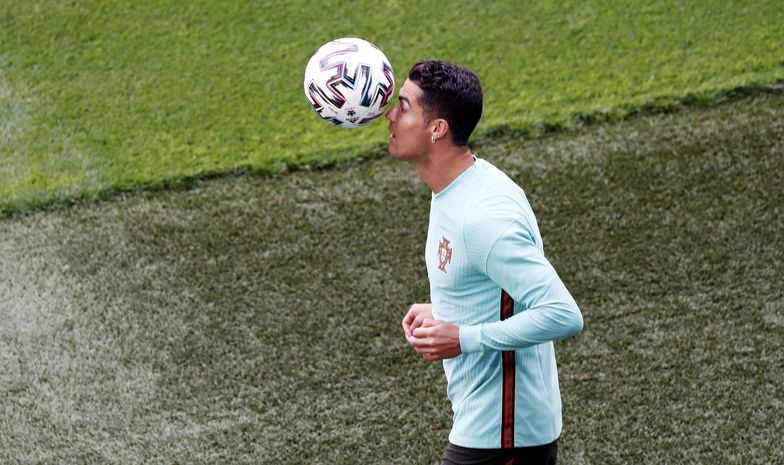 Cristiano Ronaldo zachęca do picia wody