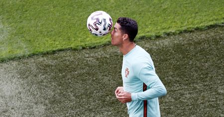 Zaskakująca sytuacja na konferencji. Crsitiano Ronaldo wkurzył sponsora