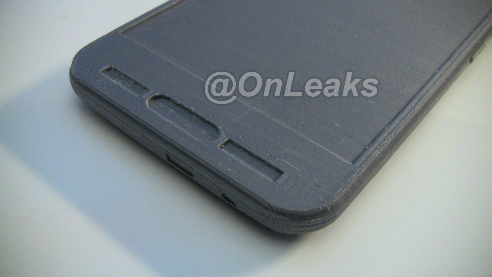 Atrapa HTC One M9+ uwieczniona na wideo u boku mniejszego brata 13