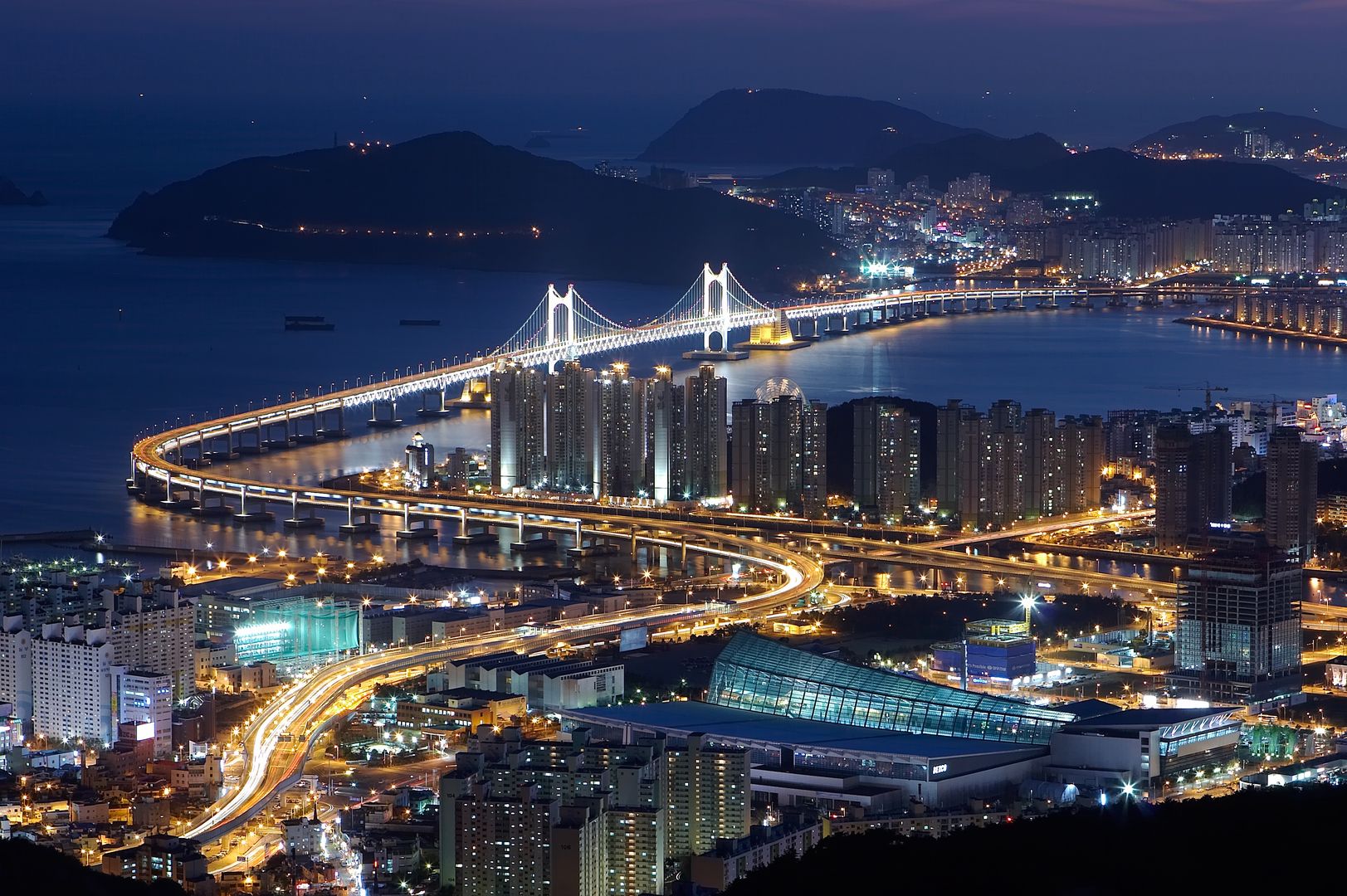 Busan nocą