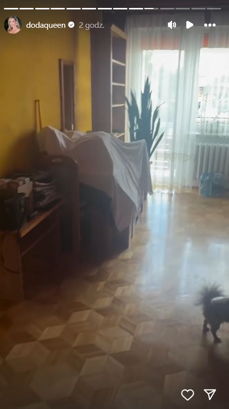 Doda pokazuje stary pokój