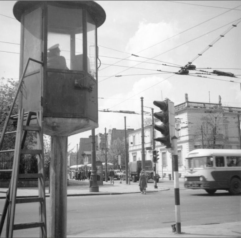 Warszawa z czasów stalinizmu i odwilży na zdjęciach w nowym albumie Bosz 7
