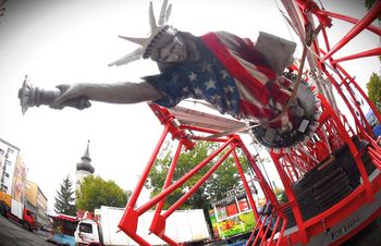 Zielona Góra: Lunapark ostatni zwija się po Winobraniu, policja podsumowuje święto