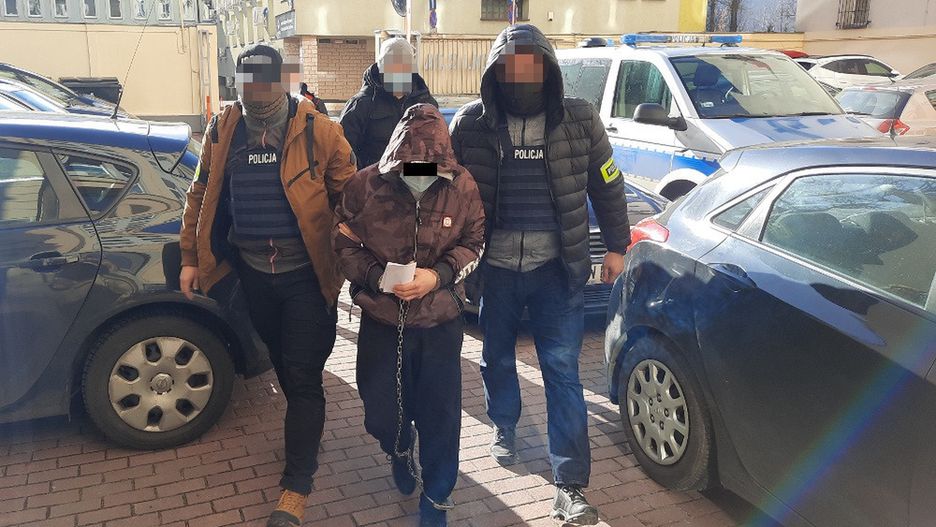 Dwukrotnie ugodził nożem 21-latka w Warszawie. Jest w rękach policji 