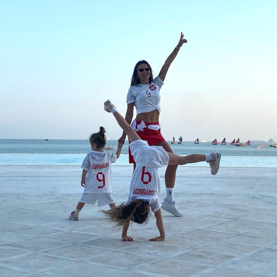 Anna Lewandowska z córkami