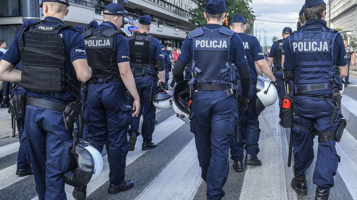Ile wynoszą zarobki policjantów?