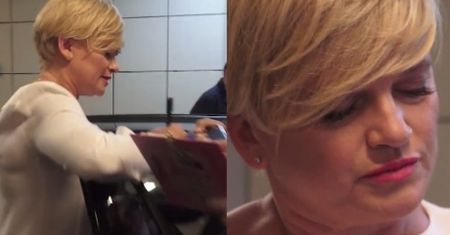 Figura rozdaje autografy w garażu