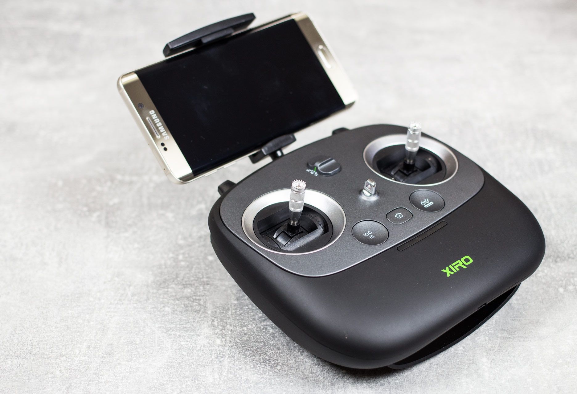 XIRO Xplorer V - smarfton w uchwycie