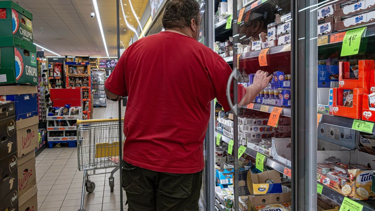 Reporter archiwum 2024 04
11.04.2024 Ruciane-Nida, woj. warminsko-mazurskie Zakupy w markecie sieci "Biedronka" (zdjecie ilustracyjne).  fot. Eryk Stawinski/REPORTER
Eryk Stawinski/REPORTER