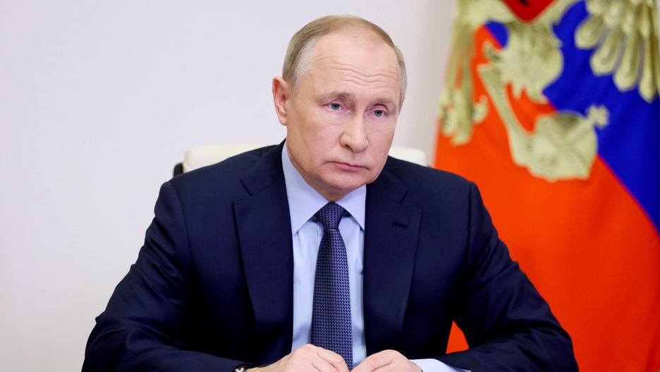 Russian President Putin holds meeting on genetic technology development
MOSCOW REGION, RUSSIA - NOVEMBER 17, 2021: Russia's President Vladimir Putin is seen in his office at the Novo-Ogaryovo residence during a video conference meeting on issues of the development of genetic technologies. Mikhail Metzel/TASS 
Dostawca: PAP/ITAR-TASS.Mikhail Metzelpolitics, Vladimir Putin