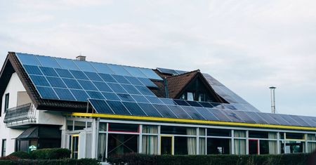 Ile kosztuje instalacja fotowoltaiczna? Ceny w 2024 r.