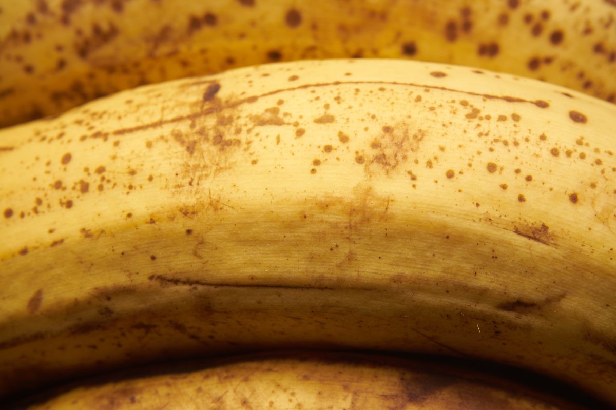 Nie pomijaj tej czynności przed spożyciem banana 