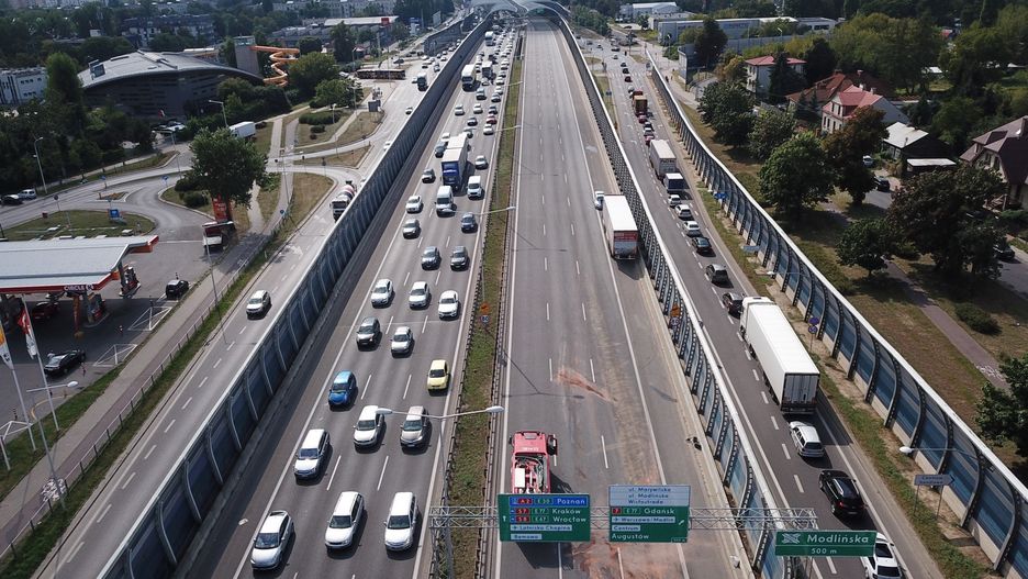 Warszawa. Na trasie S8 tworzy się korek