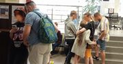 W kolejce trzeba odstać nawet 5 godzin. Udogodnienia? Działają, jak chcą