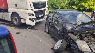 Nie ustąpiła pierwszeństwa i zderzyła się z ciężarówką