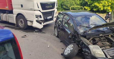 Nie ustąpiła pierwszeństwa i zderzyła się z ciężarówką