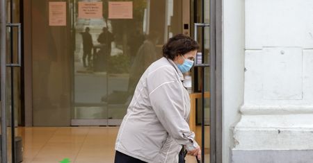 Godziny dla seniorów. Zapis, który spowodował zamęt
