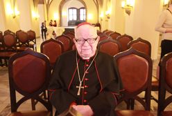 Kardynał Henryk Gulbinowicz pochowany. Na grobie wieniec bez nazwiska