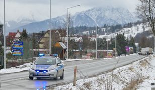 Tragiczny wypadek w Zakopanem. Policjanci znaleźli w nocy rozbite auto. Kierowca zginął na miejscu