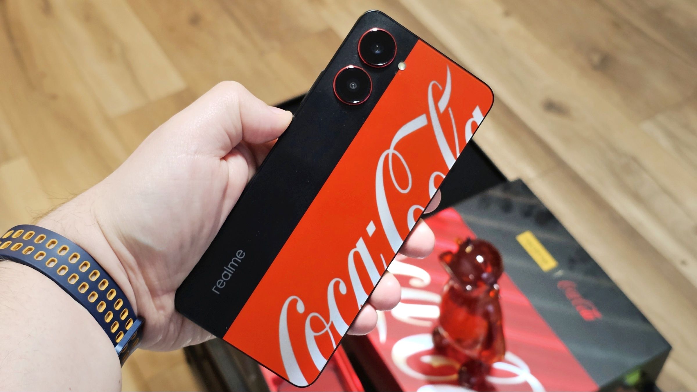 realme 10 Pro 5G Coca-Cola Edition