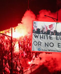 Rasistowski baner na marszu. Trzymali go zamaskowani ludzie