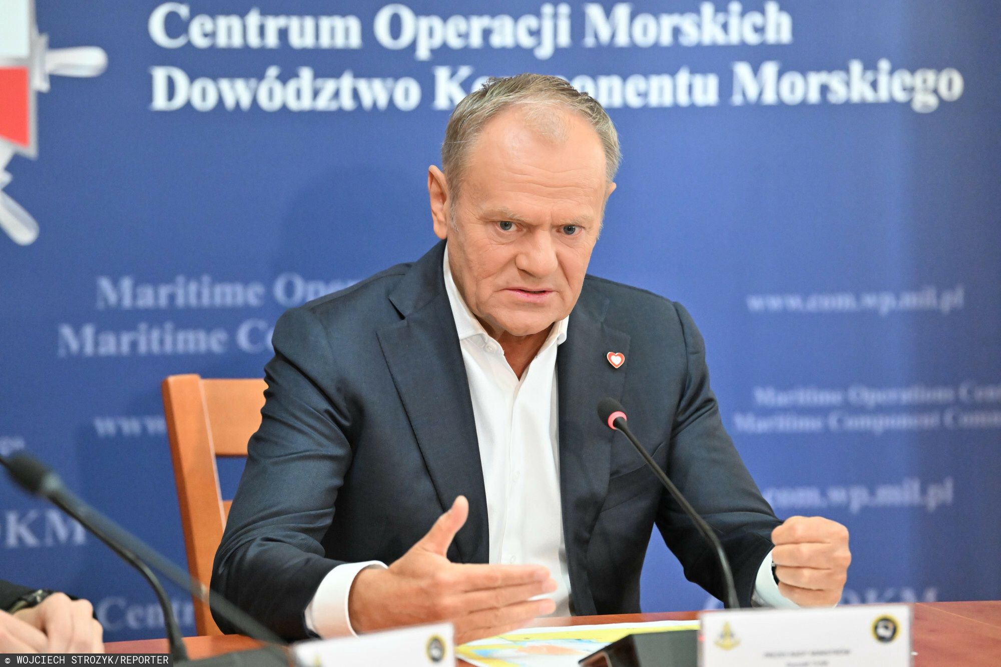 Donald Tusk na odprawie z kierownictwem Marynarki Wojennej w Gdyni
22.05.2025 Gdynia Centrum Operacji Morskich - Dowodztwo Komponentu Morskiego Odprawa premiera Donalda Tuska z kierownictwem Marynarki Wojennej po wczorajszym incydencie ze statkiem rosyjskiej floty cieni wykonujacym podejrzane manewry w poblizu kabla energetycznego lacz?cego Polske i Szwecje
Fot. Wojciech Strozyk/REPORTER
N/z: Donald Tusk
Wojciech Strozyk/REPORTER