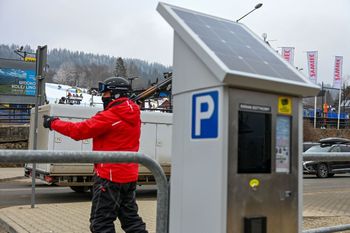Zakopane: Nowe opłaty dla kierowców. Popularny kurort zmienia zasady
