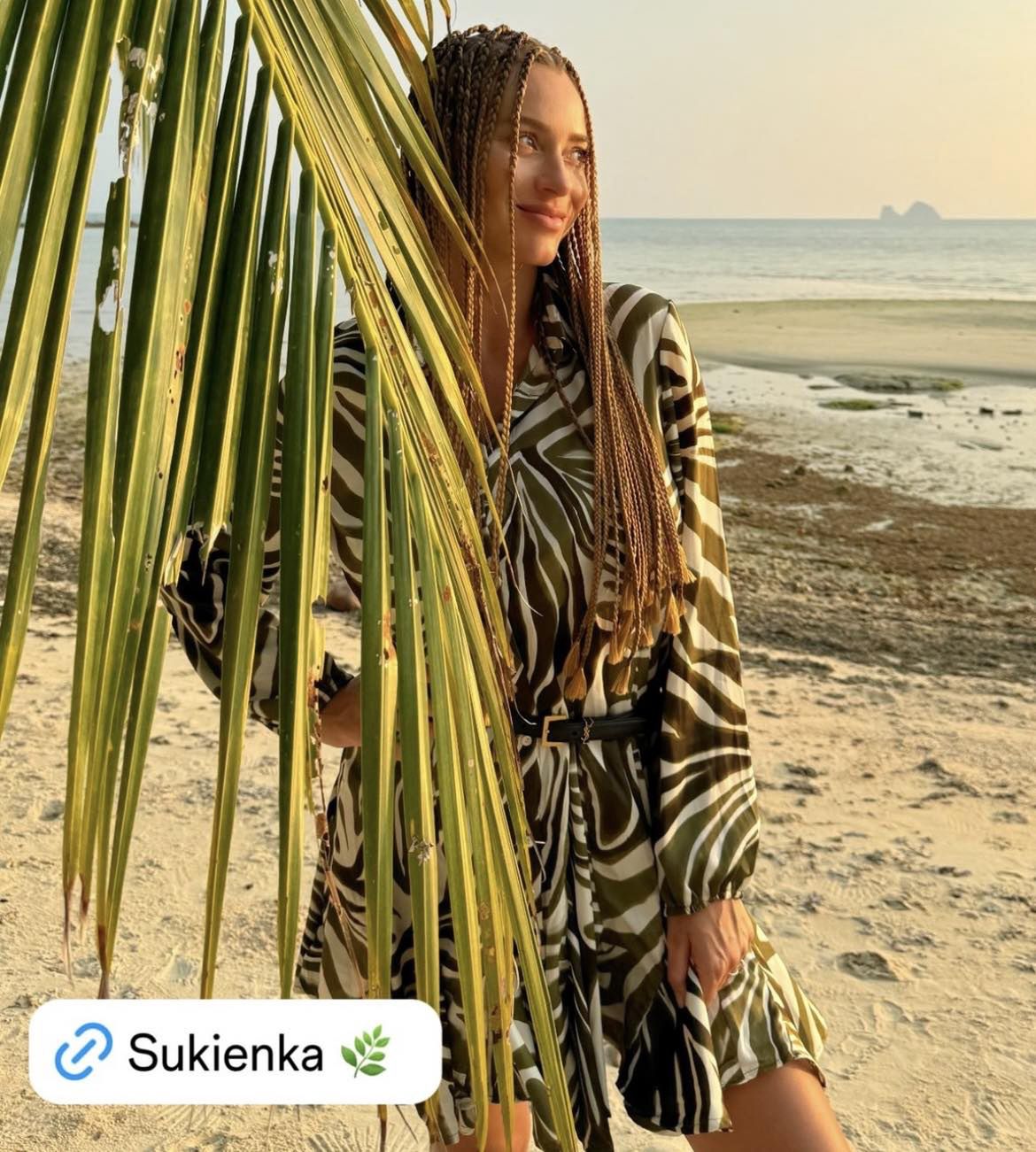 Marcelina Zawadzka w sukience w zwierzęcy wzór 