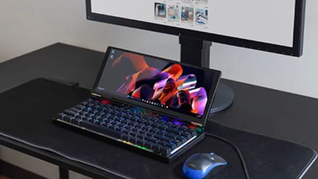 Bardziej kuriozalnego sprzętu nie widziałem. Klawiatura... z ekranem 10 cali?!