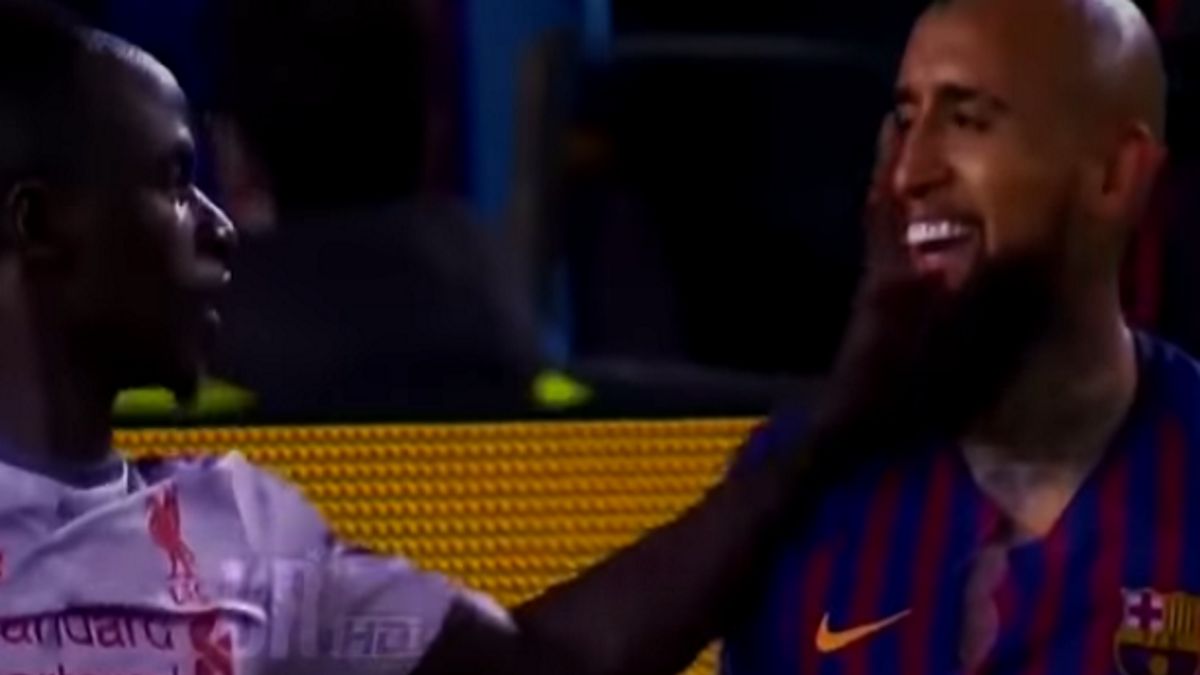 Arturo Vidal (po prawej) - jeden z imprezowych reprezentantów Chile
