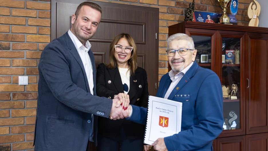 Prace nad projektem budżetu gminy Świecie na 2026 r. zakończyły się. Projekt został przekazany Przewodniczącemu Rady Miejskiej w Świeciu – Jerzemu Wójcikowi/fot. Rafał Skoczylas