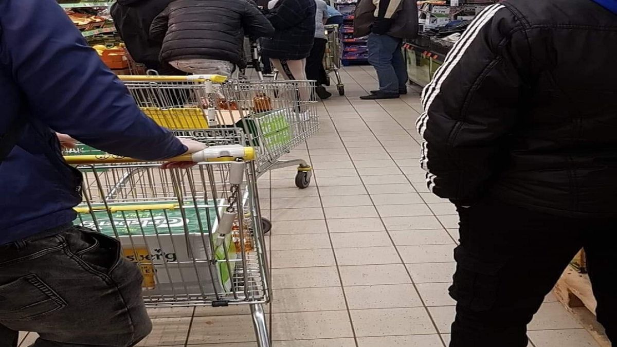 Biedronka. Udzie polowali na darmowe piwo grubo po północy