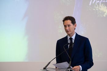 Prezes Stellantisa i Ferrari poszedł na ugodę. Zapłaci włoskiemu fiskusowi 175 mln euro