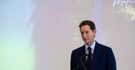 Prezes Stellantisa i Ferrari poszedł na ugodę. Zapłaci włoskiemu fiskusowi 175 mln euro
