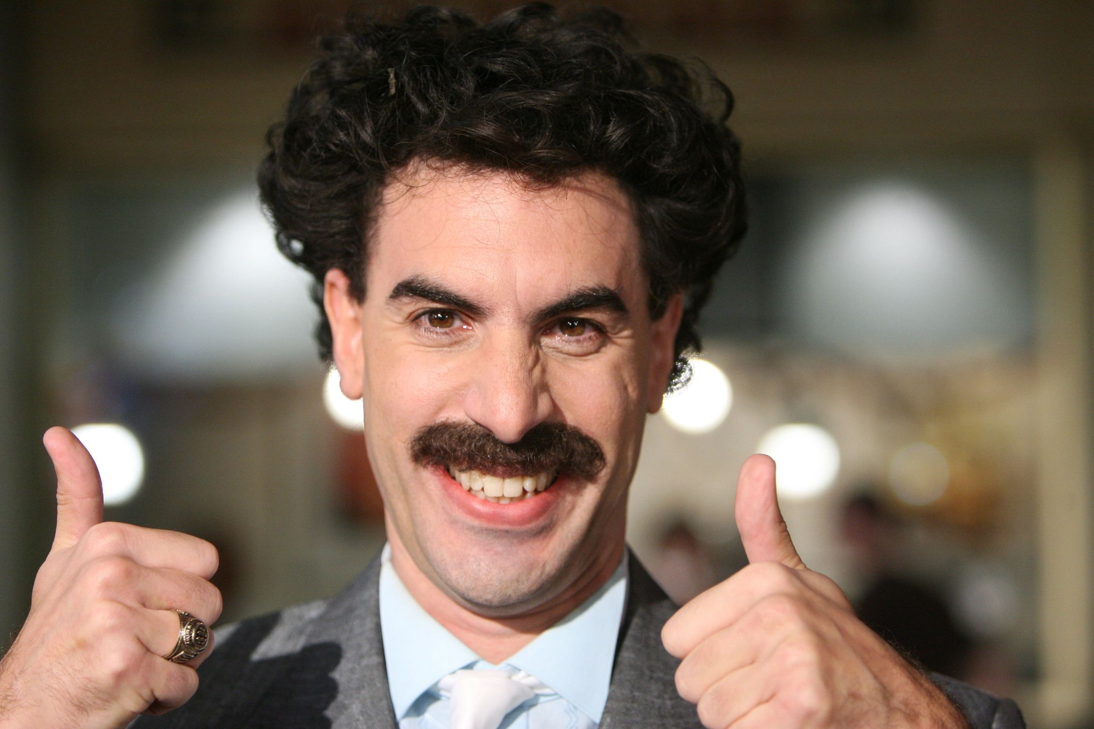 Sacha Baron Cohen jako Borat w 2006 roku