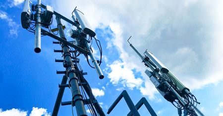 Sieć 5G z najszybszym pasmem 26 GHz w Polsce? UKE zaczyna konsultacje