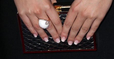 Jak zrobić ombre manicure? Poznaj tajniki intrygujących cieniowanych paznokci