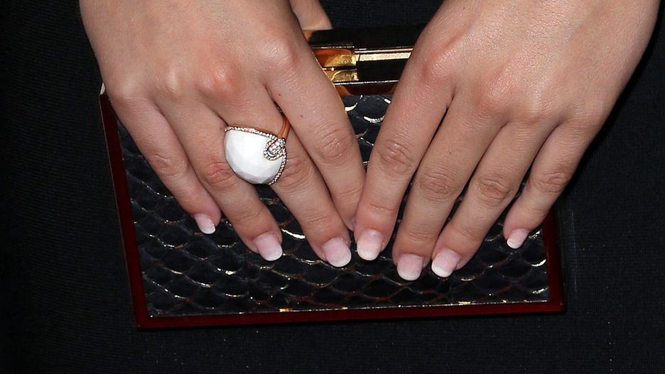 Jak zrobić ombre manicure? Technika jest prosta, za to efekt zachwycający.
