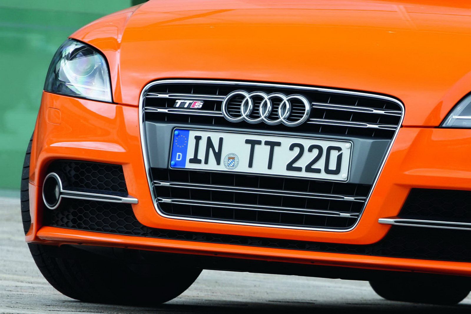 2011-Audi-TTS-12