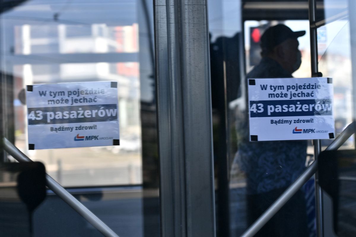 Odmrażanie gospodarki. MPK Wrocław sprawdza limity pasażerów. Są dobre wieści