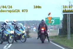 Myślał, że odpuszczą. Motocyklista uciekał przed policją