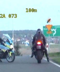 Myślał, że odpuszczą. Motocyklista uciekał przed policją